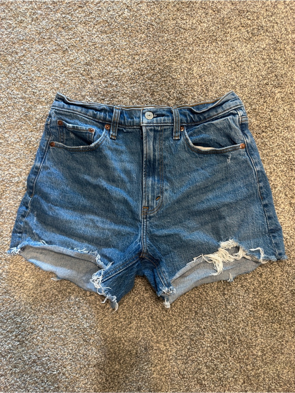Abercrombie & Fitch The 4” Mom Short High Rise